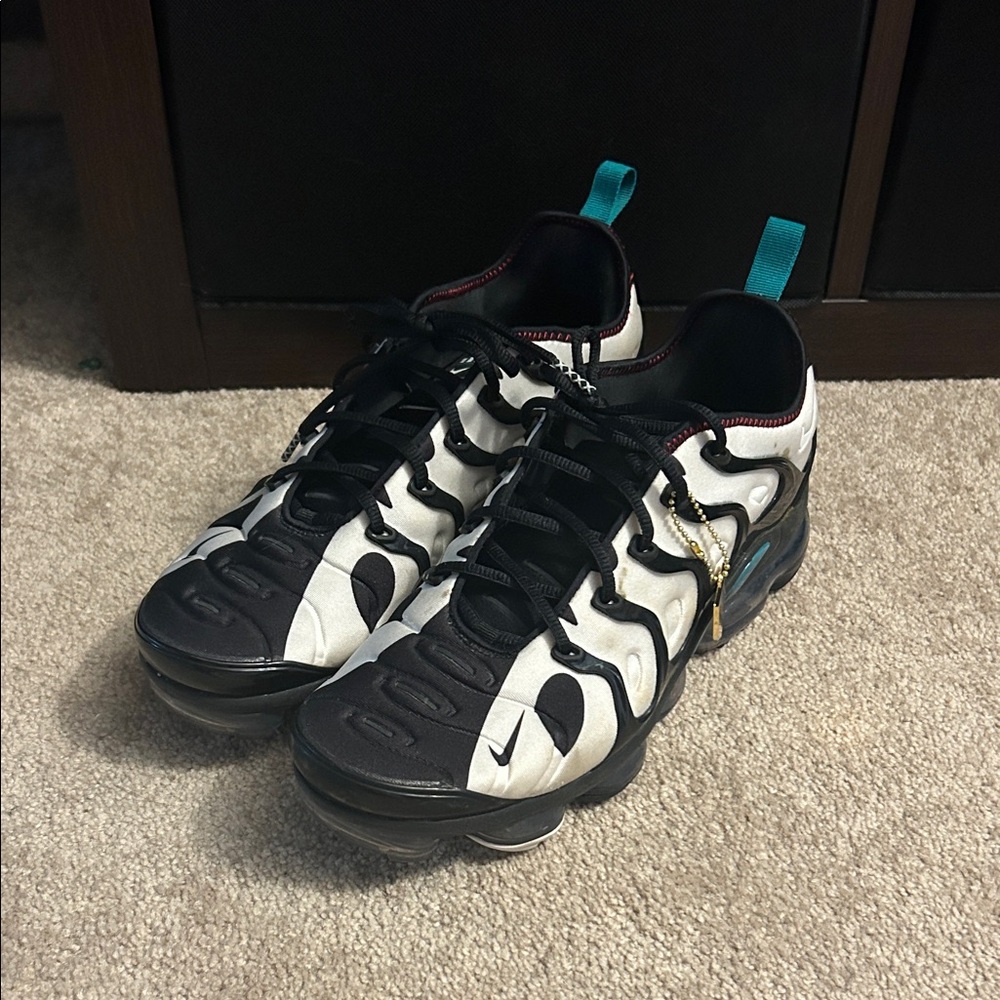 Nike Black and White Sneakers